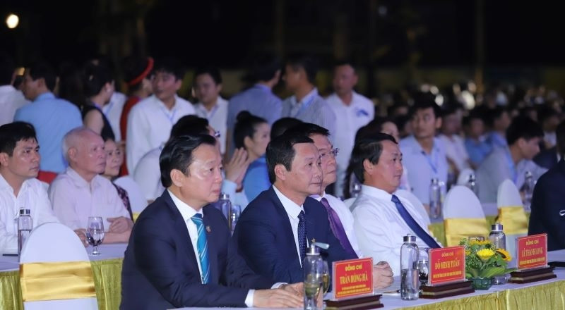 Phó Thủ tướng Chính phủ Trần Hồng Hà cùng lãnh đạo, nguyên lãnh đạo các bộ, ngành Trung ương, tỉnh Thanh Hoá và các địa phương tham dự sự kiện. Phó Thủ tướng Chính phủ Trần Hồng Hà cùng lãnh đạo, nguyên lãnh đạo các bộ, ngành Trung ương, tỉnh Thanh Hoá và các địa phương tham dự sự kiện.