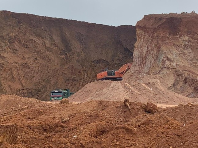 Khai thác khoáng sản tại huyện Hà Trung. Khai thác khoáng sản tại huyện Hà Trung.