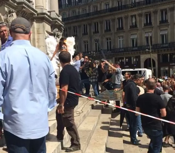 Các ‘thiên thần’ Victoria’s Secret đọ sắc vóc gợi cảm ở nhà hát opera Pháp ảnh 16