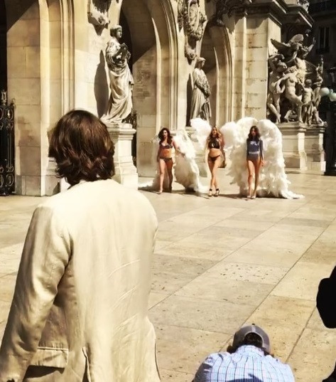 Các ‘thiên thần’ Victoria’s Secret đọ sắc vóc gợi cảm ở nhà hát opera Pháp ảnh 15