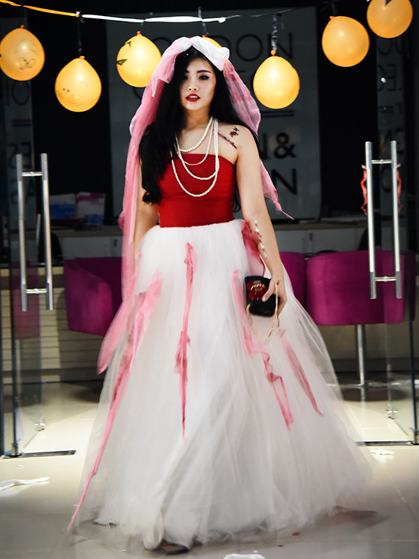 'Ma nữ' khoe nhan sắc mê hồn trong đêm Halloween ảnh 8