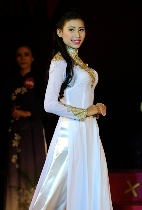 Nữ sinh miền Trung yêu kiều trong tà áo dài ảnh 11