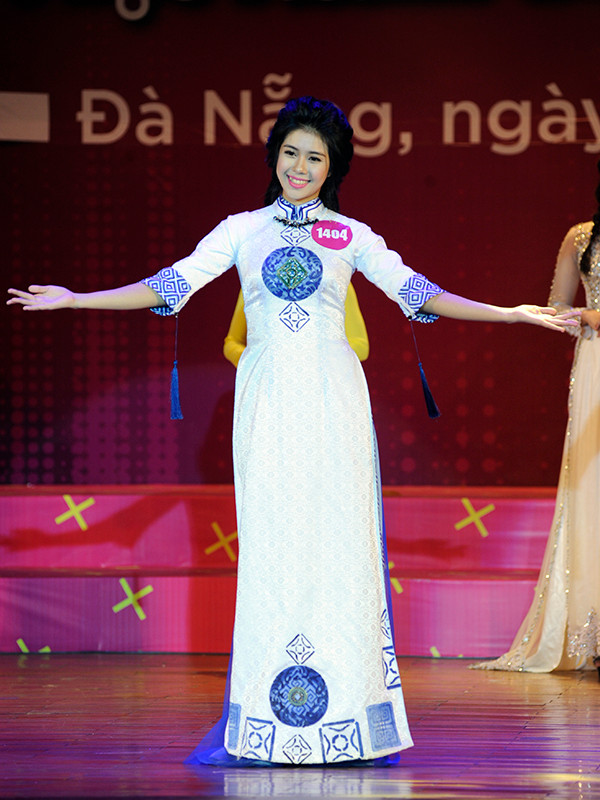 Nữ sinh miền Trung yêu kiều trong tà áo dài ảnh 10
