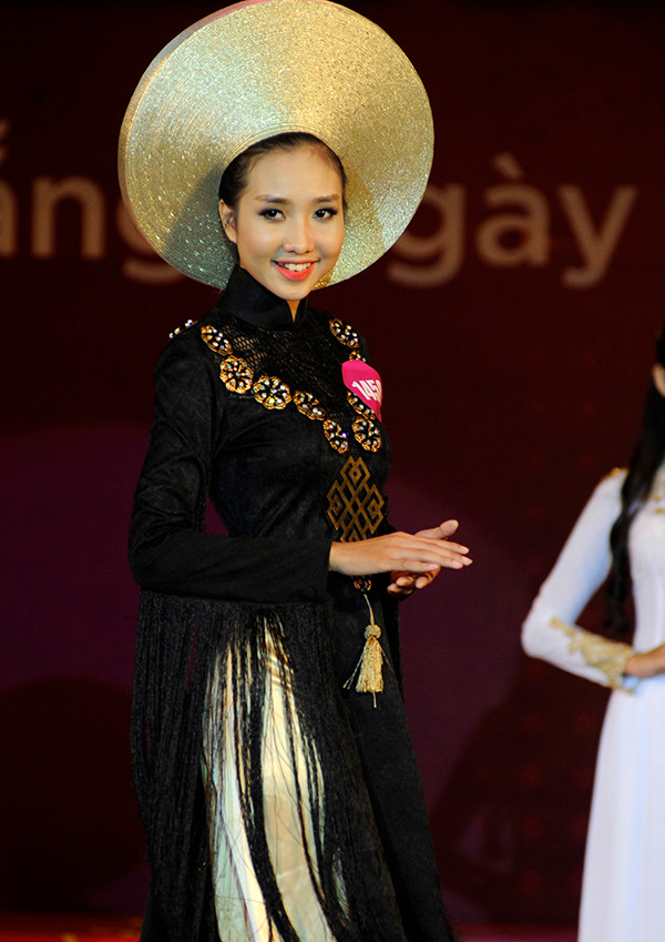 Nữ sinh miền Trung yêu kiều trong tà áo dài ảnh 13