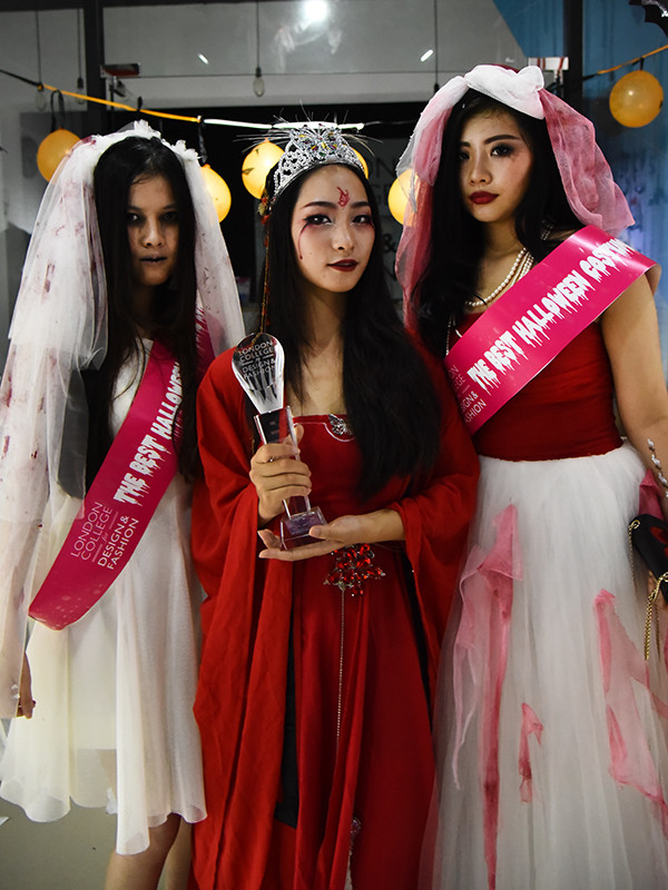 'Ma nữ' khoe nhan sắc mê hồn trong đêm Halloween ảnh 9