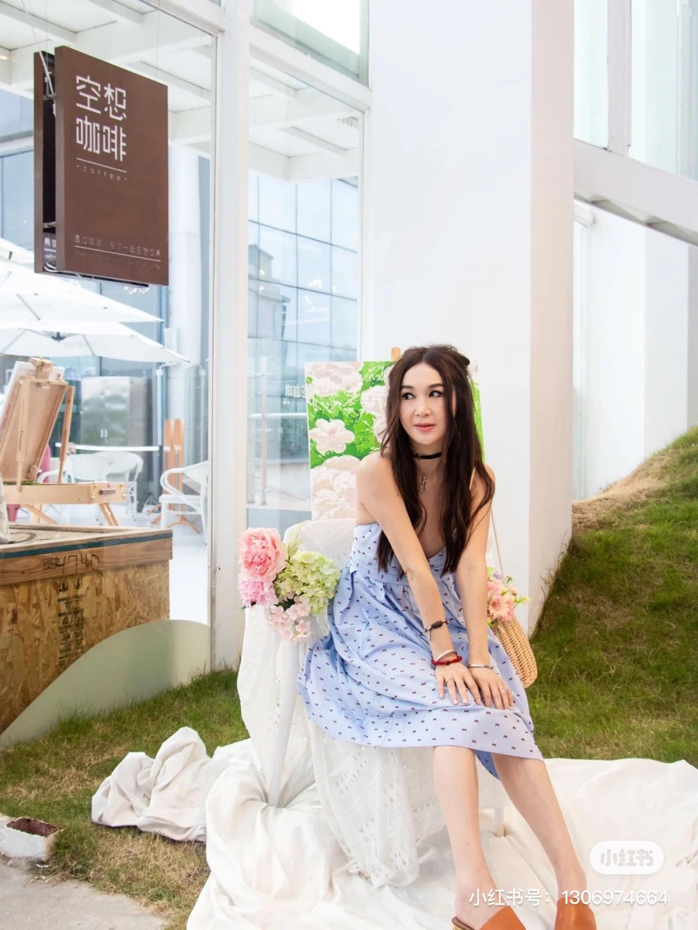 Tuy nhiên, dân mạng tỏ ra khó chịu với vẻ "một màu", "cưa sừng làm nghé" của nữ diễn viên 6x.