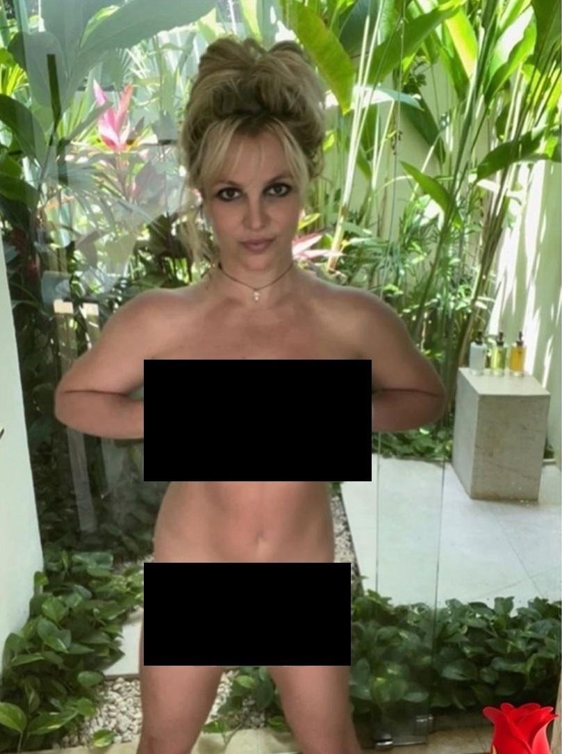 Britney Spears tiếp tục đăng ảnh khỏa thân lên mạng xã hội.