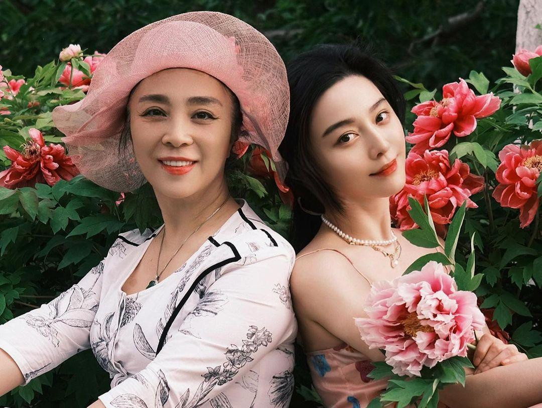 Phạm Băng Băng có nhiều nét giống mẹ.