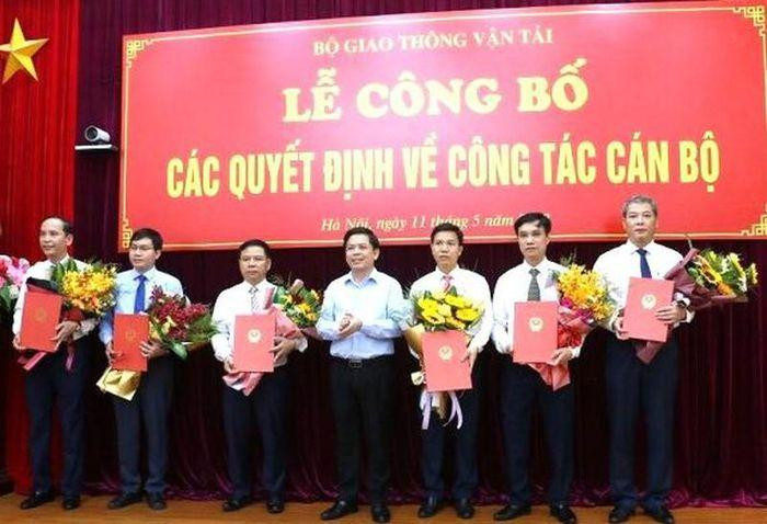 Bộ trưởng Nguyễn Văn Thể trao quyết định bổ nhiệm cho lãnh đạo các cơ quan, đơn vị Bộ trưởng Nguyễn Văn Thể trao quyết định bổ nhiệm cho lãnh đạo các cơ quan, đơn vị