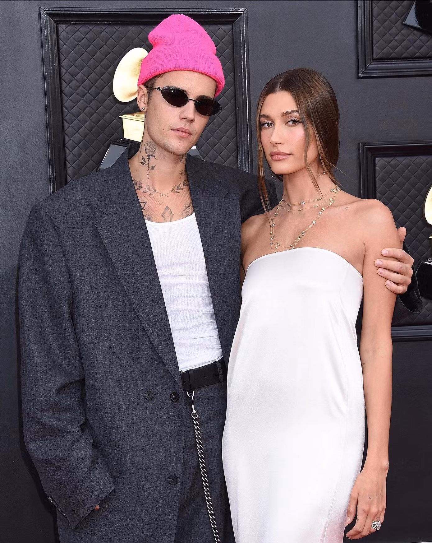Justin hiện đã yên ấm bên Hailey, nhưng người hâm mộ của Selena Gomez vẫn chưa "nuốt được cục tức".