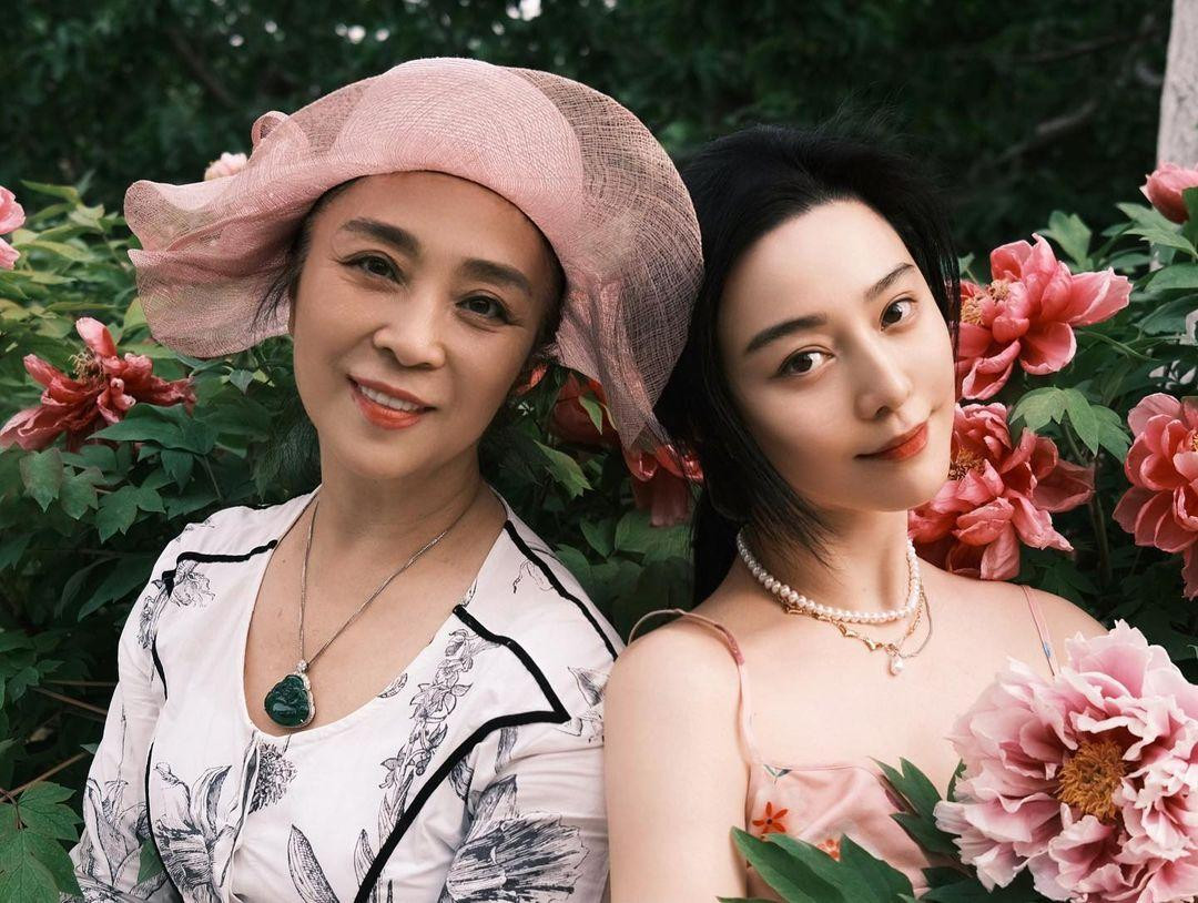 Phạm Băng Băng hiếm hoi đăng ảnh chụp cùng mẹ ruột.
