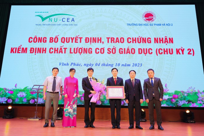 Trường ĐH Sư phạm Hà Nội 2 nhận chứng nhận kiểm định chất lượng chu kì 2