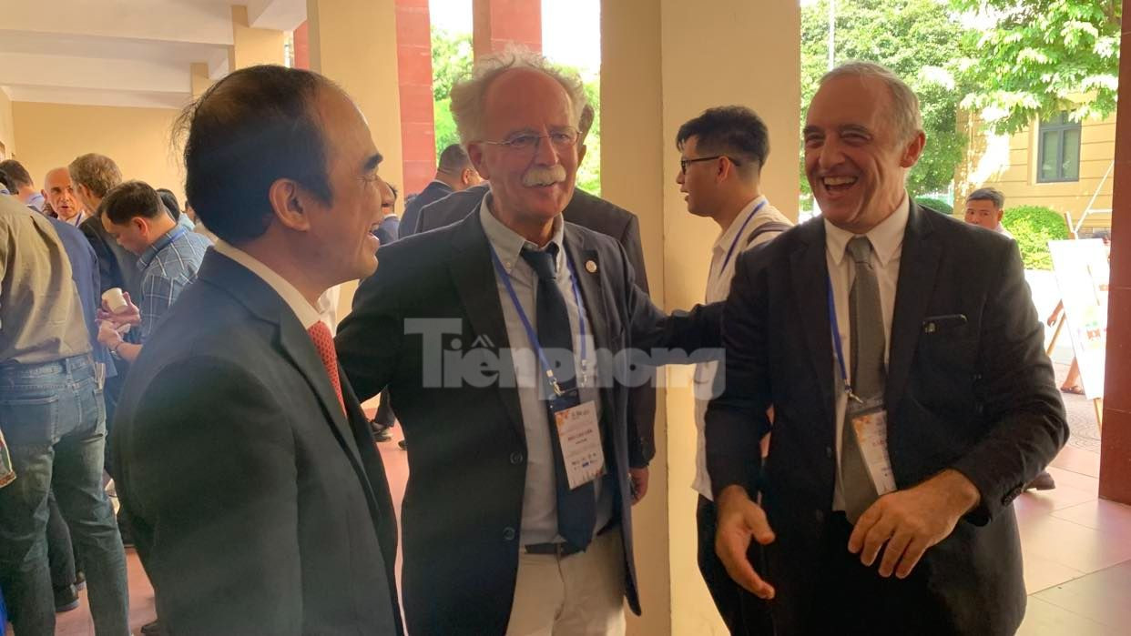 Các đại biểu đến từ Pháp tham gia Hội nghị. Ảnh: Nghiêm Huê