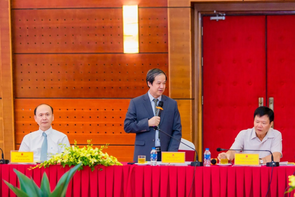 Phiên họp của HĐGSNN để xét công nhận đạt tiêu chuẩn chức danh GS, PGS năm 2023 cho các ứng viên. Phiên họp của HĐGSNN để xét công nhận đạt tiêu chuẩn chức danh GS, PGS năm 2023 cho các ứng viên.