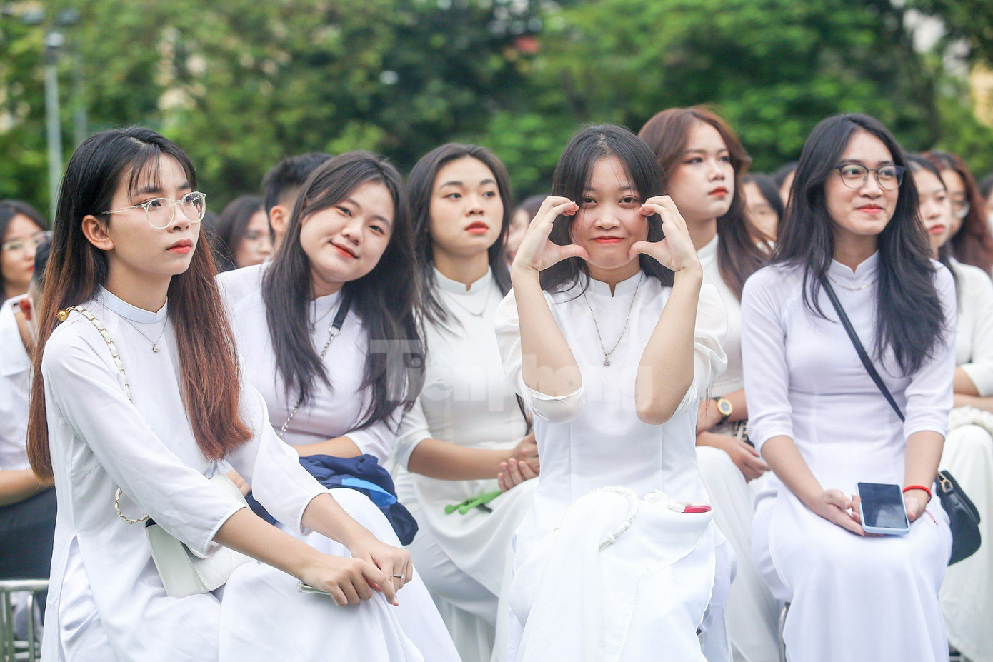 Nữ sinh Trường ĐH Sư phạm rạng ngời trong lễ khai giảng được tổ chức đúng ngày thành lập trường. Ảnh: Duy Phạm Nữ sinh Trường ĐH Sư phạm rạng ngời trong lễ khai giảng được tổ chức đúng ngày thành lập trường. Ảnh: Duy Phạm