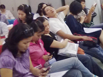 Doanh nghiệp ngồi chờ mua hóa đơn tại cơ quan thuế, ở 73 Nguyễn Bỉnh Khiêm, TPHCM