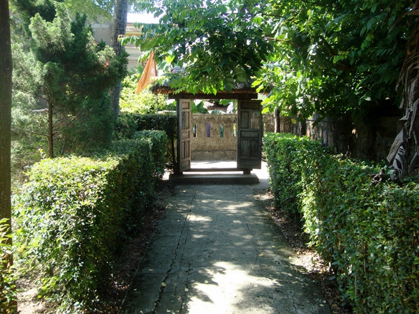 Cổng vào nhìn từ phía trong