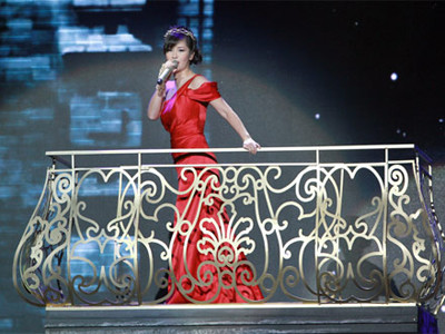 Nữ ca sĩ lần lượt khoe giọng hát kỹ thuật, ngân cao và dài với các ca khúc 