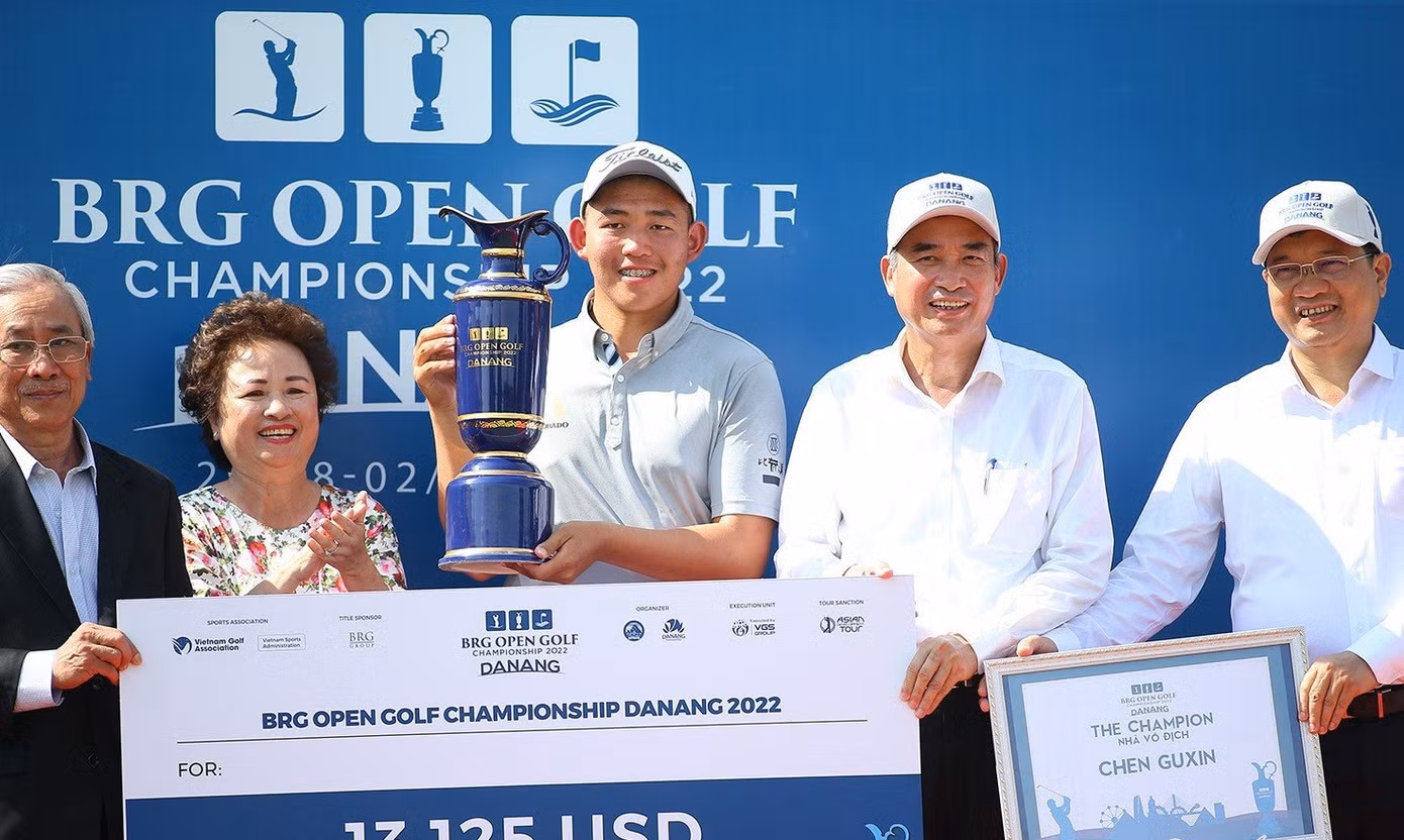 Golfer người Trung Quốc Chen Guxin là nhà đương kim vô địch của giải Golfer người Trung Quốc Chen Guxin là nhà đương kim vô địch của giải