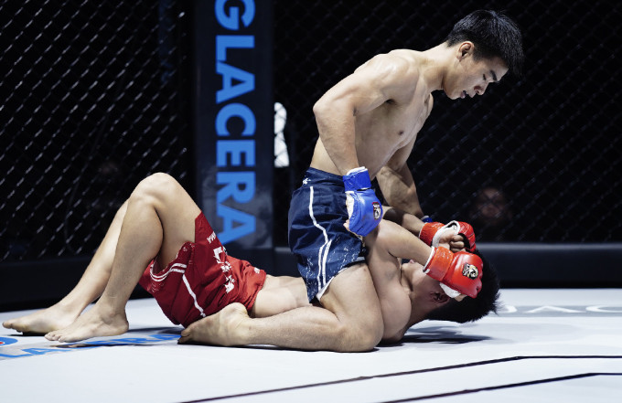 Trần Ngọc Lượng (quần xanh) giành chiến thắng dễ dàng trước Lại Thế Toàn ở LC 06. Trần Ngọc Lượng (quần xanh) giành chiến thắng dễ dàng trước Lại Thế Toàn ở LC 06.