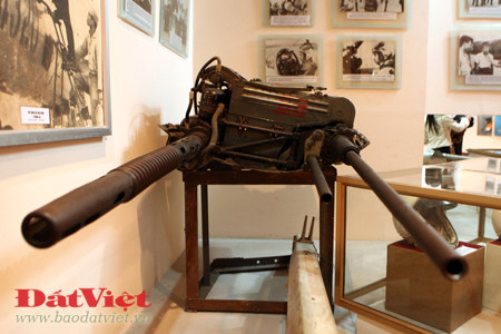 Nguyên một bộ pháo của MiG-17