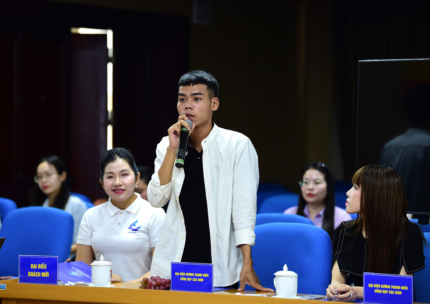 Gương "Thanh niên sống đẹp" nhiều năm chia sẻ tại chương trình. Ảnh: Xuân Tùng Gương "Thanh niên sống đẹp" nhiều năm chia sẻ tại chương trình. Ảnh: Xuân Tùng