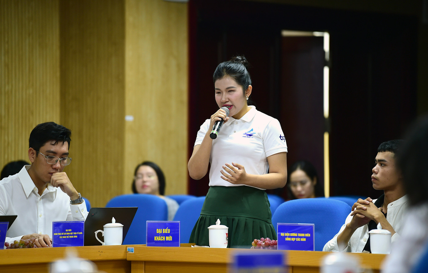 Gương "Thanh niên sống đẹp" nhiều năm chia sẻ tại chương trình. Ảnh: Xuân Tùng Gương "Thanh niên sống đẹp" nhiều năm chia sẻ tại chương trình. Ảnh: Xuân Tùng