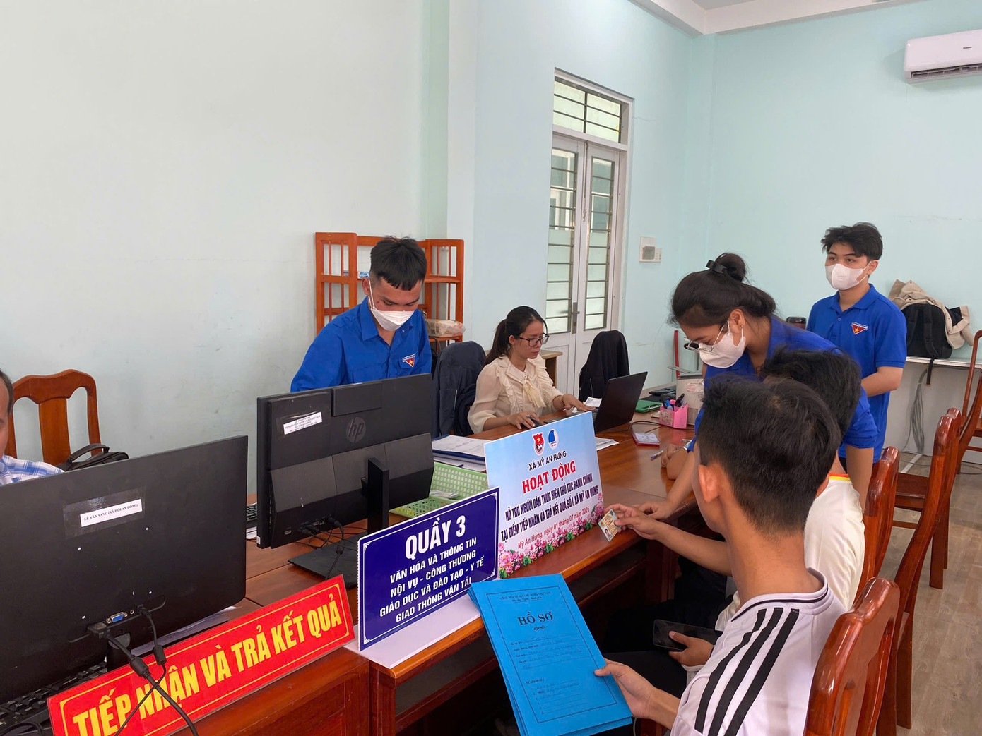 Đội hình thanh niên tình nguyện xã Mỹ An Hưng triển khai hoạt động hỗ trợ, tuyên truyền đến người dân. Ảnh: TĐĐT Đội hình thanh niên tình nguyện xã Mỹ An Hưng triển khai hoạt động hỗ trợ, tuyên truyền đến người dân. Ảnh: TĐĐT