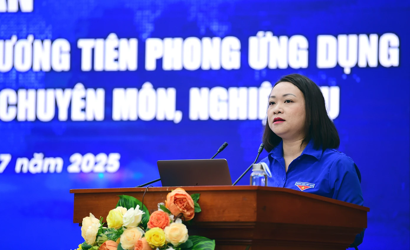 Chị Trần Thị Ngọc Quỳnh phát biểu tại diễn đàn. Ảnh: Xuân Tùng