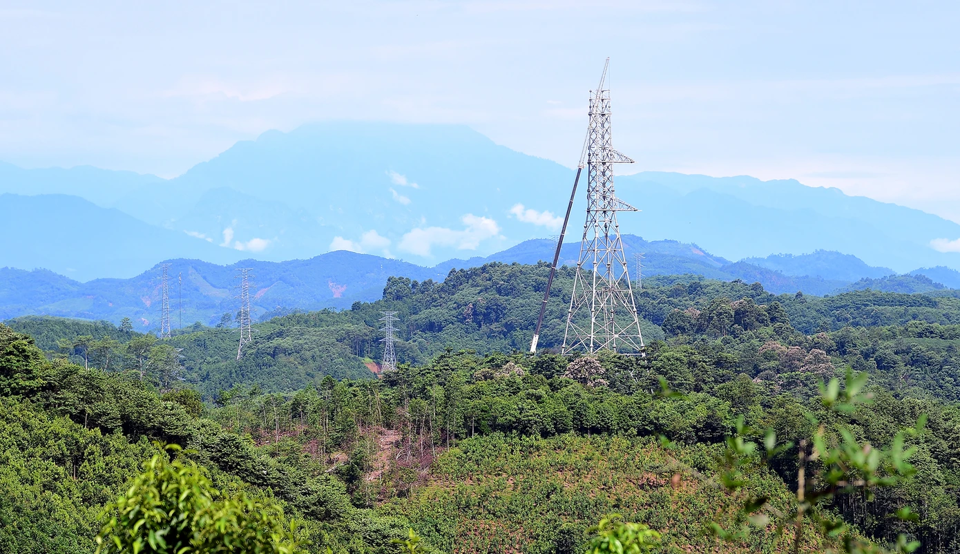 Một góc công trình đường dây 500kV Lào Cai - Vĩnh Yên. Ảnh: Xuân Tùng