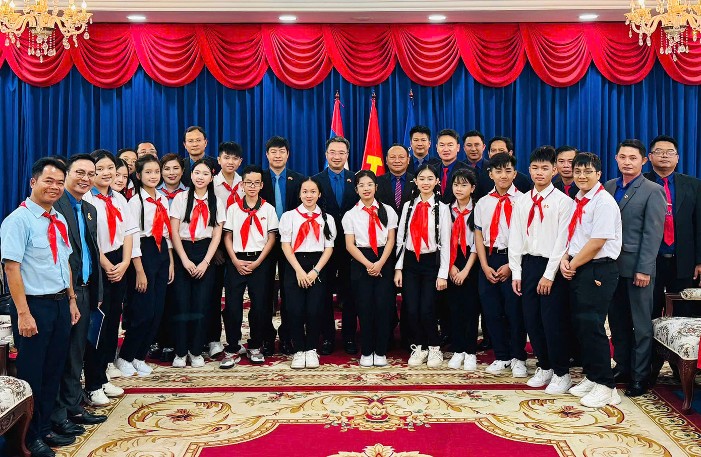 Các đại biểu chụp ảnh lưu niệm tại chương trình. Ảnh: BTC Các đại biểu chụp ảnh lưu niệm tại chương trình. Ảnh: BTC