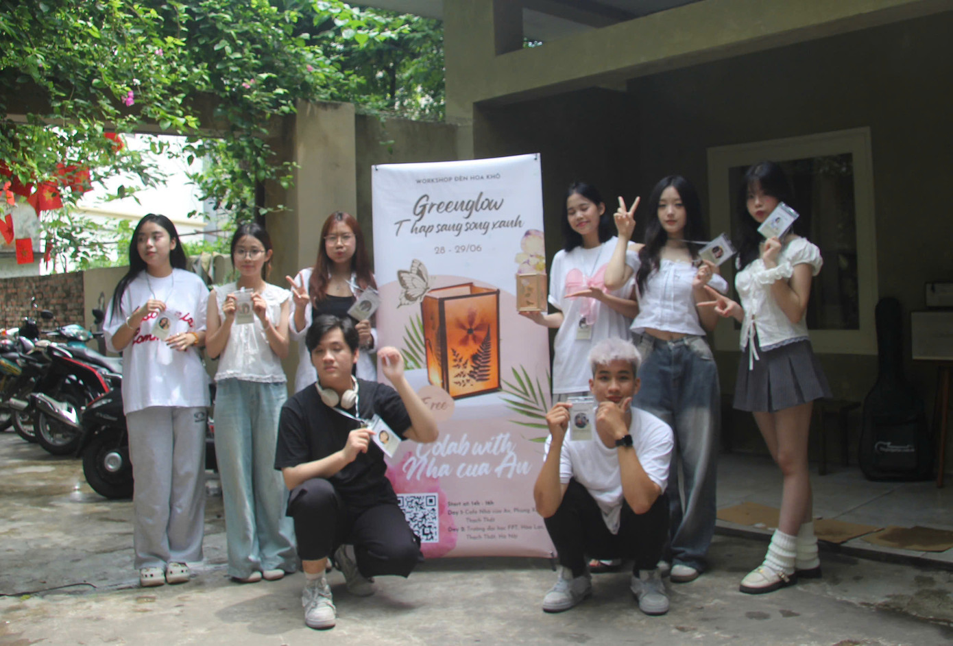 Nhóm sinh viên 7UP Plus Nhóm sinh viên 7UP Plus