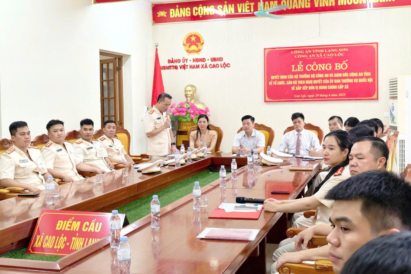 Trưởng Công an xã Cao Lộc phát biểu nhận nhiệm vụ Trưởng Công an xã Cao Lộc phát biểu nhận nhiệm vụ