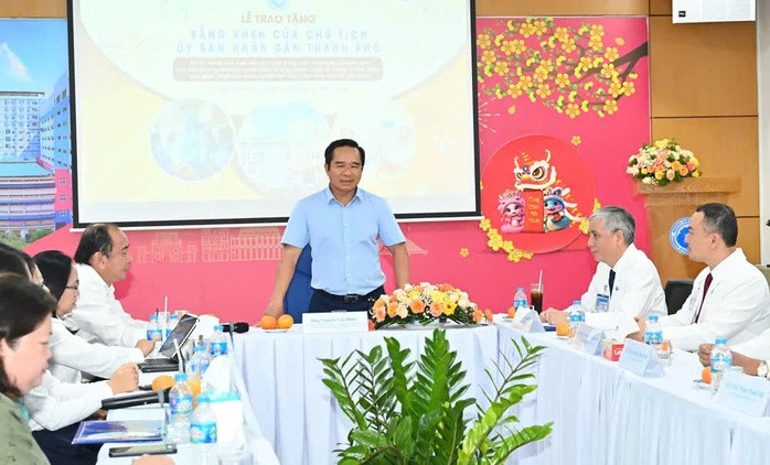 Chủ tịch UBND TP HCM Nguyễn Văn Được cho rằng ca can thiệp bào thai là niềm tự hào của cả thành phố. Chủ tịch UBND TP HCM Nguyễn Văn Được cho rằng ca can thiệp bào thai là niềm tự hào của cả thành phố.