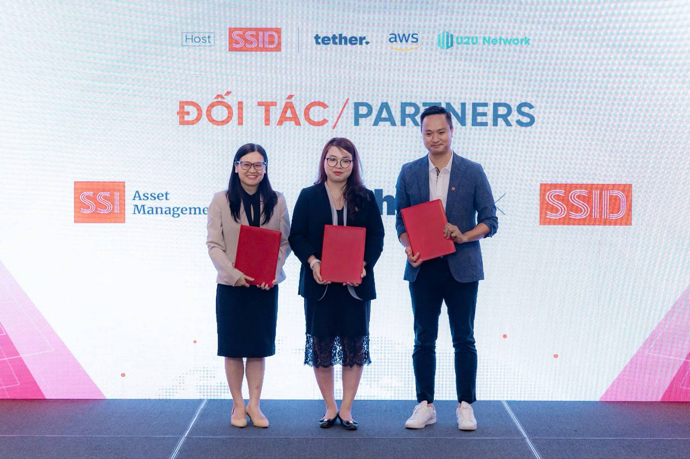 Sự kiện ký kết đánh dấu sự hợp tác chiến lược giữa SSID, Amazon Web Services (AWS) và U2U Network, hướng tới phát triển mô hình hạ tầng lai (hybrid infrastructure), kết hợp giữa dịch vụ điện toán đám mây và công nghệ phi tập trung.