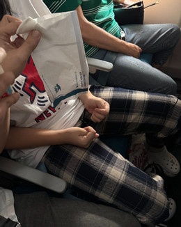 Giây phút căng thẳng của 2 bác sĩ trên chuyến bay TPHCM-Hà Nội cứu bé gái co giật ảnh 1