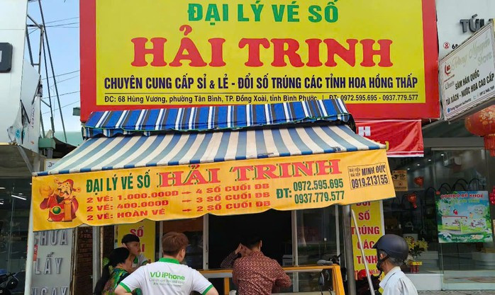 Trên đường từ TP HCM về Đắk Lắk, nam thanh niên vào mua vé số tại 1 đại lý ở tỉnh Bình Phước