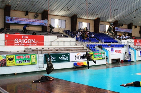 Bất ngờ nở hoa trong lòng địch; bắt và tiêu diệt lực lượng khủng bố