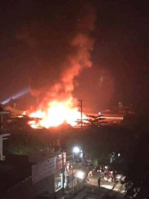 Chợ huyện Hương Khê đang cháy lớn ảnh 7