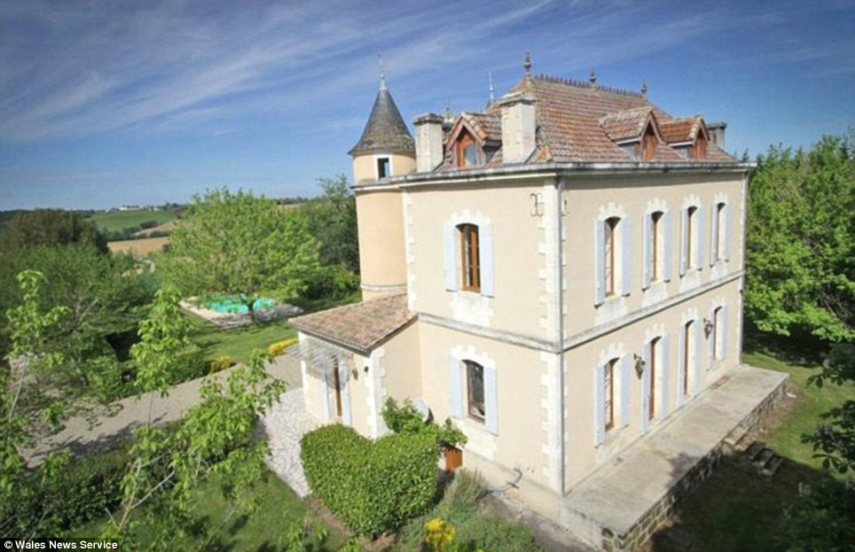 Nằm trên một khu đất cao ở Lot-et-Gironne Tây Nam nước Pháp