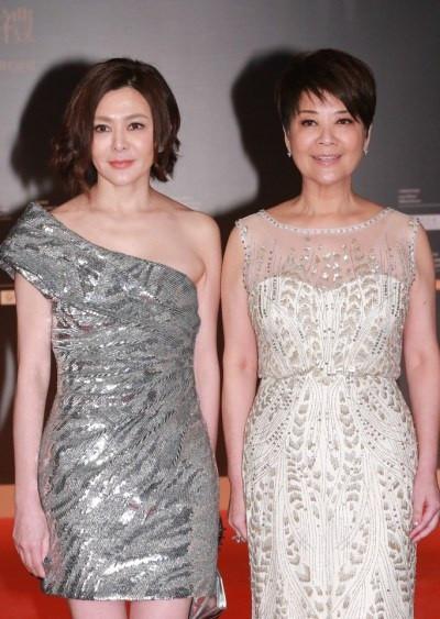 Chương Tử Di lưng trần kiêu sa 'đọ sắc' đàn chị Quan Chi Lâm ảnh 10