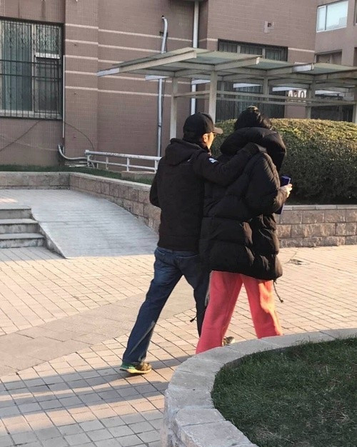 Tạ Đình Phong – Vương Phi tay trong tay giống một cặp vợ chồng già ảnh 2