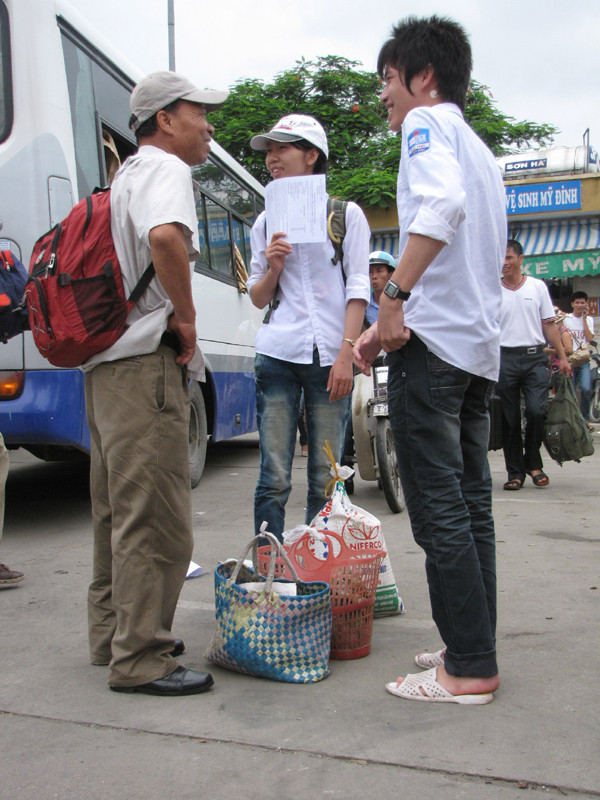  Chú Thanh, quê thái Bình mang chuối, trứng lên biếu người quen, có con thi Học viện tài chính