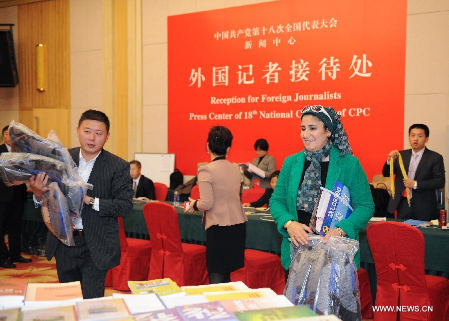 Trung tâm báo chí trụ sở tại Bắc Kinh đã được trang bị đầy đủ mọi thiết bị, chỗ ngồi nhằm giúp đội ngũ báo chí trong nước và quốc tế có điều kiện làm việc trong suốt thời gian diễn ra Đại hội
