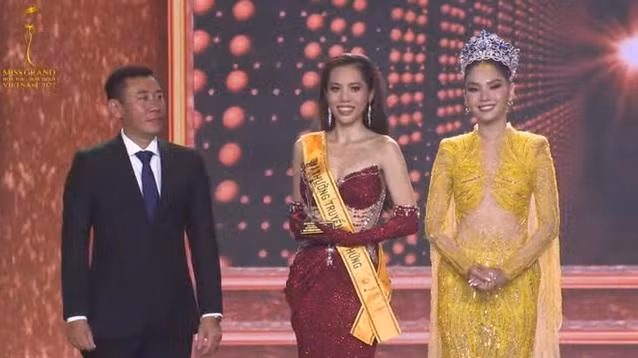 Đoàn Thiên Ân đăng quang Hoa hậu Hòa bình Việt Nam 2022 ảnh 21
