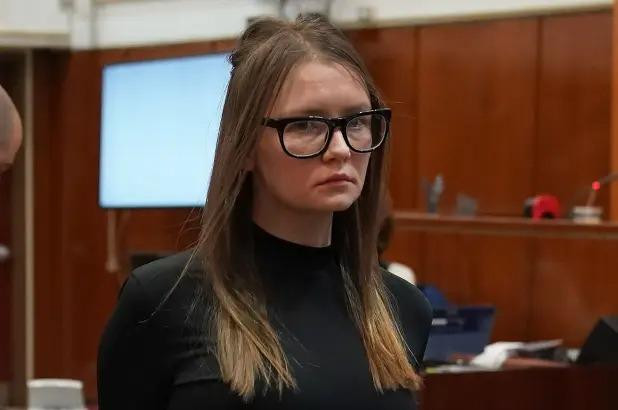 “Tiểu thư lừa đảo” Anna Sorokin đã được ra tù vào tối 7/10. Ảnh: Getty Images.