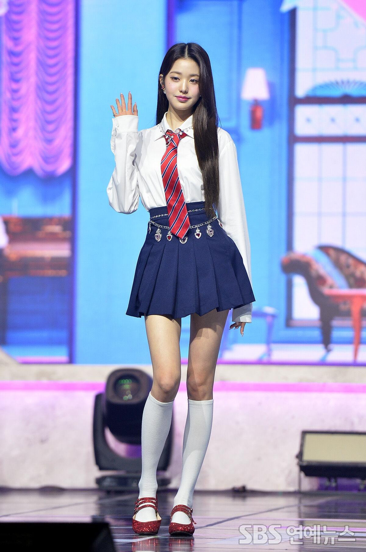 Jang Won Young được đánh giá là một trong những thần tượng đẹp nhất Kpop thế hệ thứ 4. Người hâm mộ gọi cô với nhiều danh xưng như "nữ thần Kpop thế hệ mới", "nữ hoàng visual thế hệ mới”...