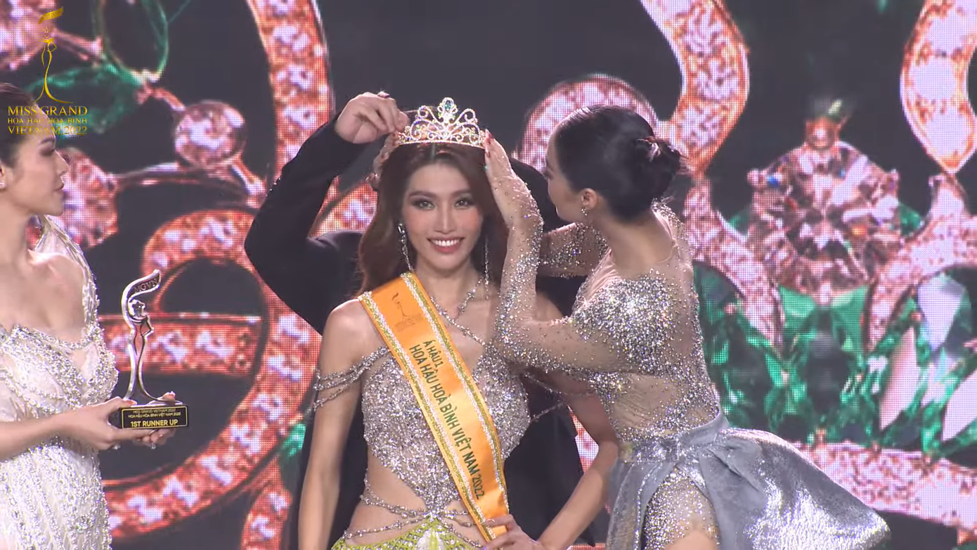 Á hậu 1 Chế Nguyễn Quỳnh Châu.