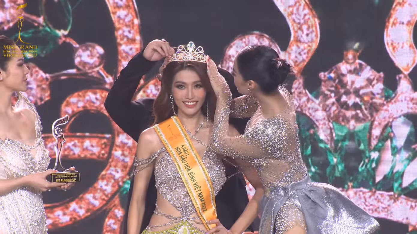 Á hậu 1 Chế Nguyễn Quỳnh Châu.
