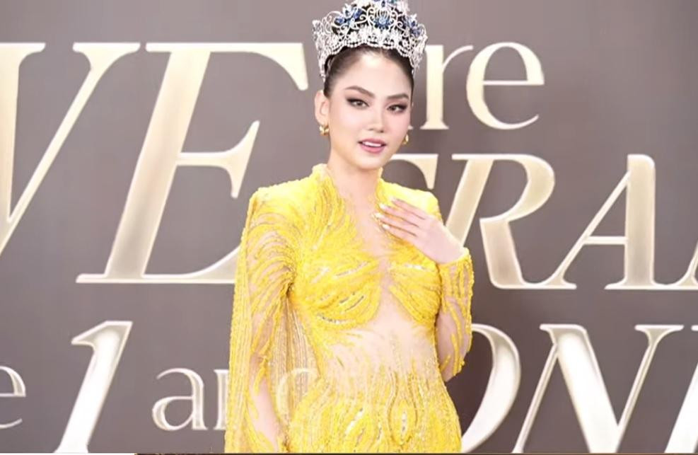 Hoa hậu Thế giới Việt Nam 2022 Mai Phương là khách mời đầu tiên sải bước trên thảm đỏ Chung kết Toàn quốc Hoa hậu Hòa Bình Việt Nam 2022.